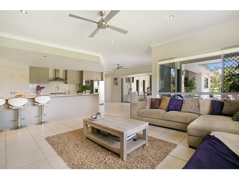 8 Samuel Drive, Tallebudgera QLD 4228