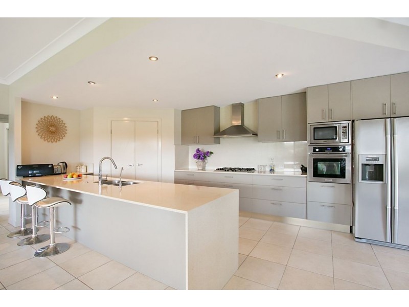 8 Samuel Drive, Tallebudgera QLD 4228