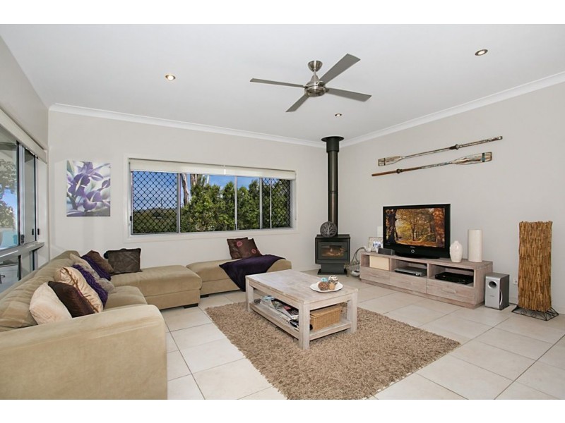 8 Samuel Drive, Tallebudgera QLD 4228