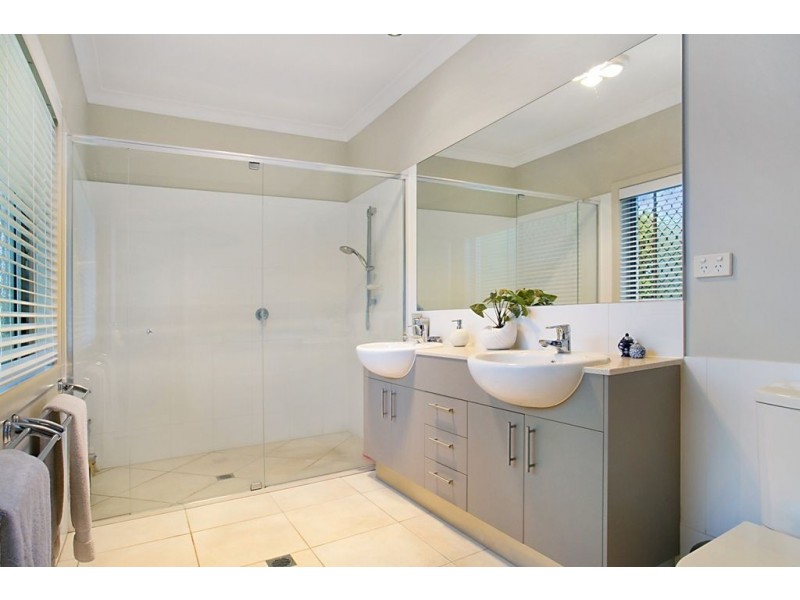 8 Samuel Drive, Tallebudgera QLD 4228