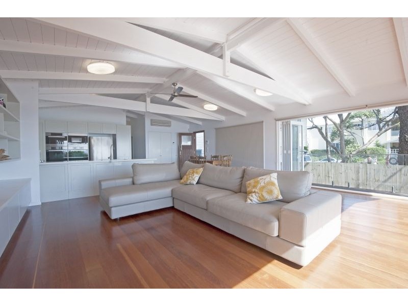 95 Hedges Avenue, Mermaid Beach QLD 4218