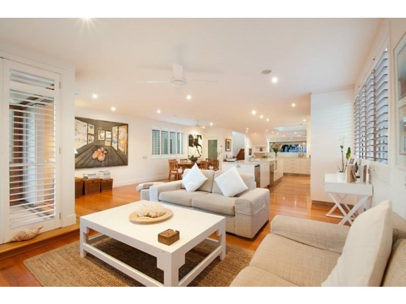 99 Hedges Avenue, Mermaid Beach QLD 4218