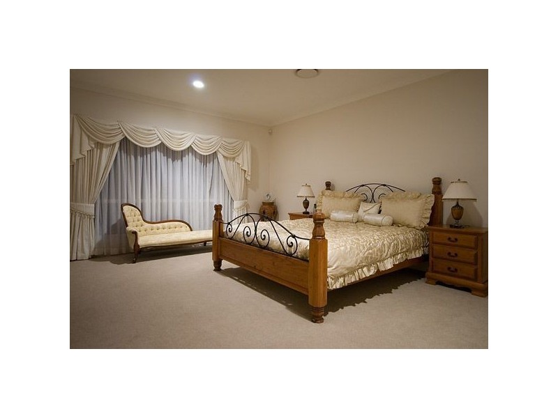 53 Cockleshell Court, Runaway Bay QLD 4216