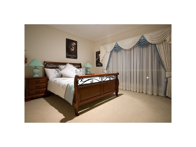 53 Cockleshell Court, Runaway Bay QLD 4216