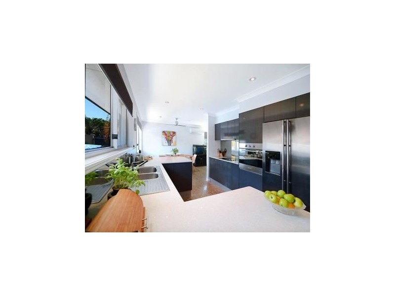 162 Monaco Street, Broadbeach Waters QLD 4218