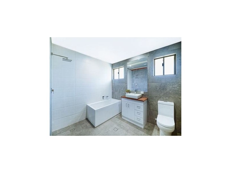 162 Monaco Street, Broadbeach Waters QLD 4218