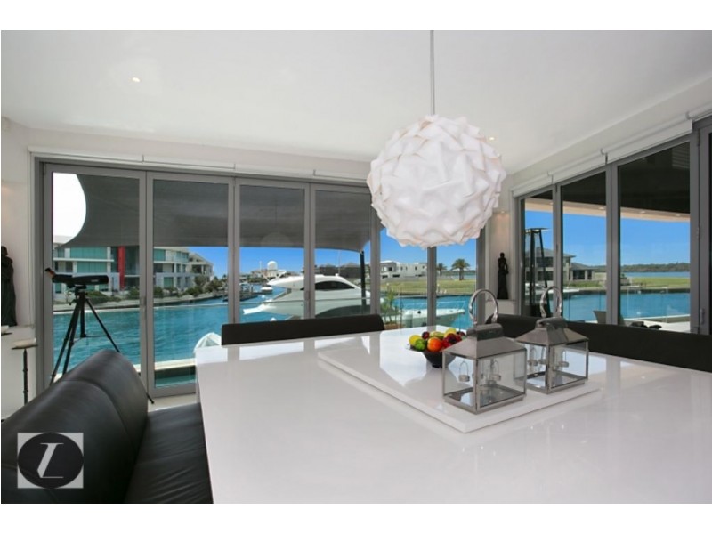 43 Parklane Terrace, Sovereign Islands QLD 4216