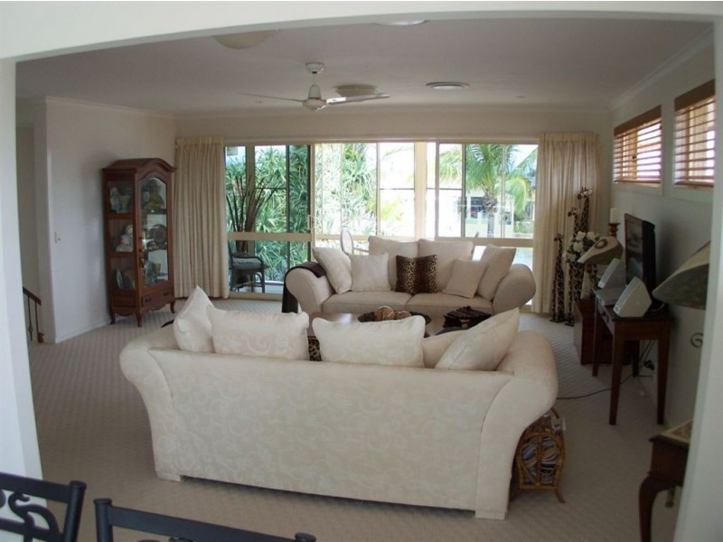 50 Lindsay Parade, Paradise Point QLD 4216
