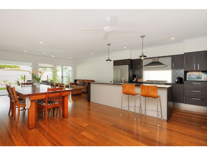 68 Albion Avenue, Miami QLD 4220