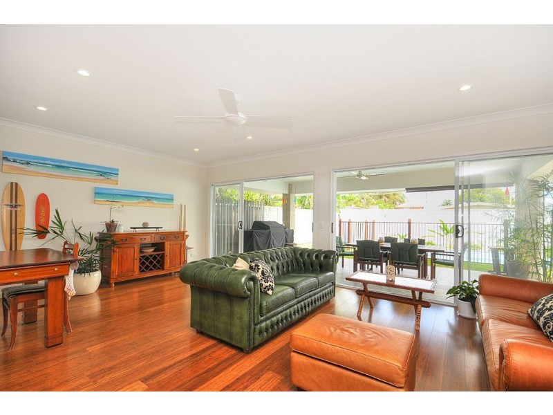 68 Albion Avenue, Miami QLD 4220