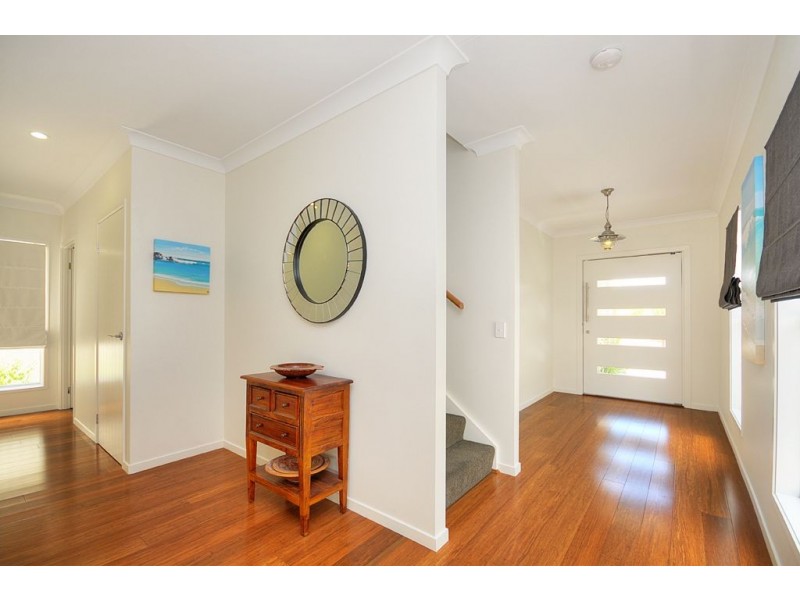 68 Albion Avenue, Miami QLD 4220