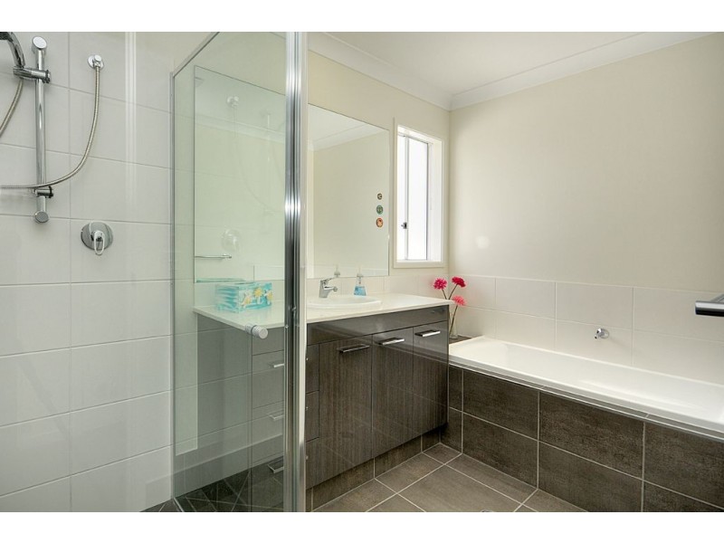 68 Albion Avenue, Miami QLD 4220