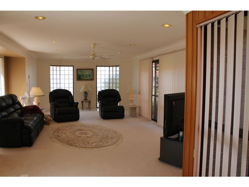 21 Saxonvale Terrace, Mermaid Waters QLD 4218