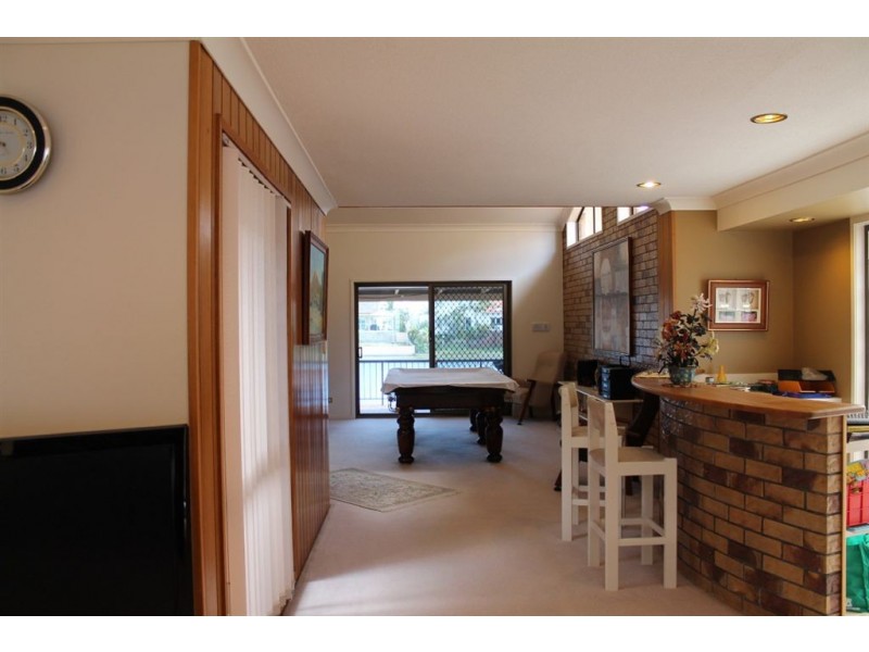 21 Saxonvale Terrace, Mermaid Waters QLD 4218