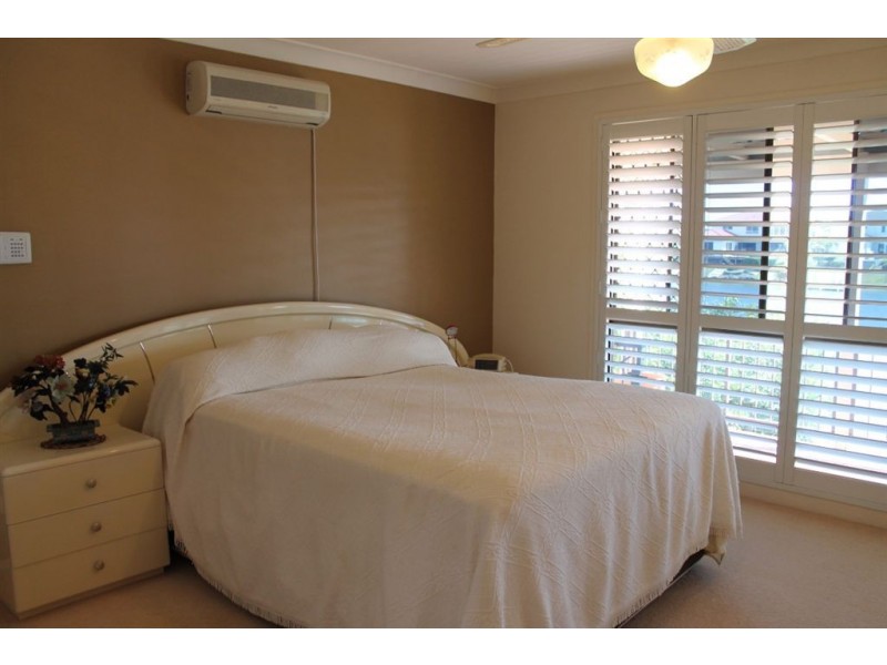 21 Saxonvale Terrace, Mermaid Waters QLD 4218