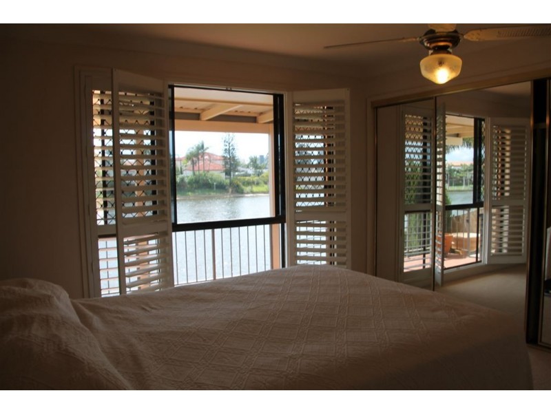 21 Saxonvale Terrace, Mermaid Waters QLD 4218