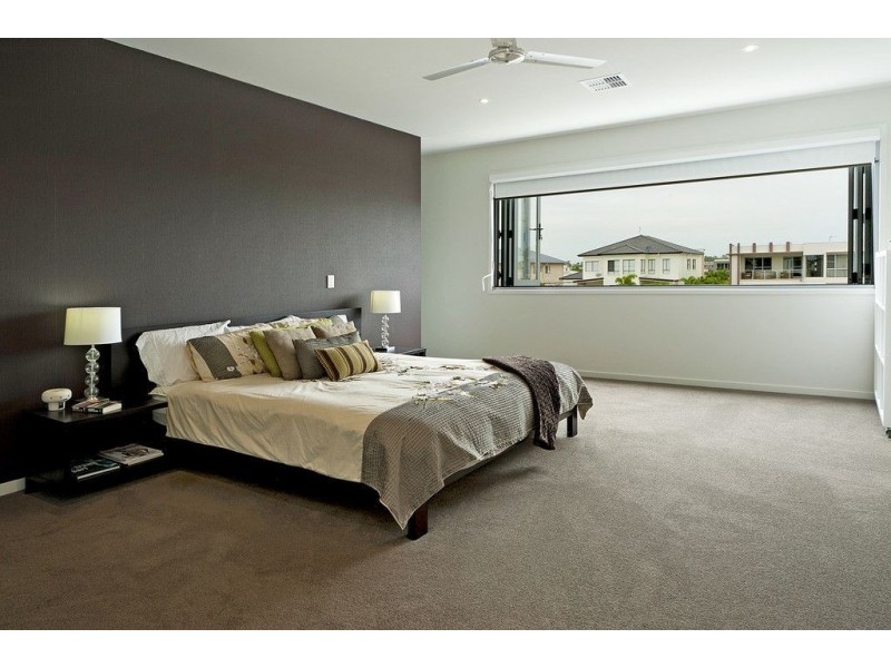 95 Compass Drive, Biggera Waters QLD 4216