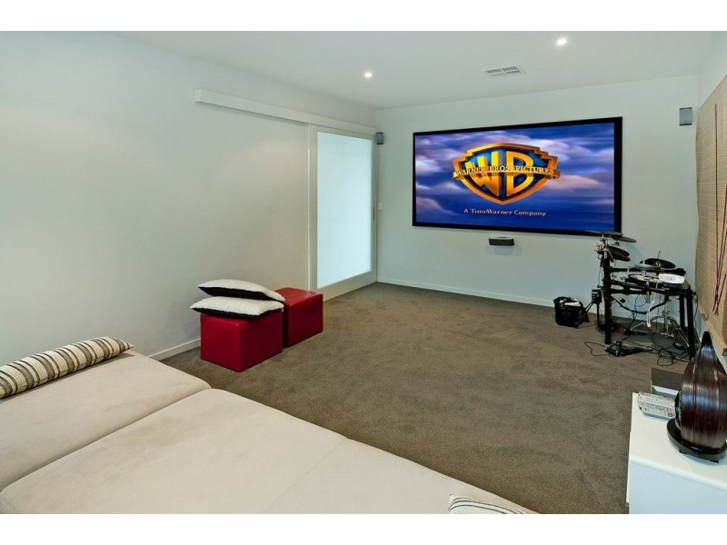 95 Compass Drive, Biggera Waters QLD 4216