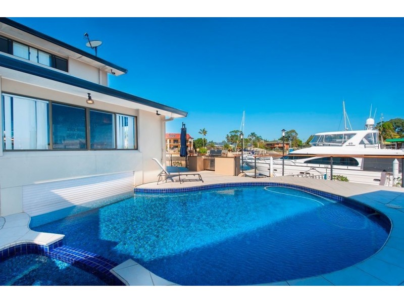 32 Daru Avenue, Runaway Bay QLD 4216