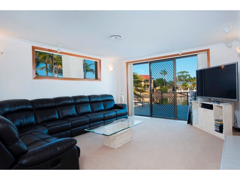 32 Daru Avenue, Runaway Bay QLD 4216