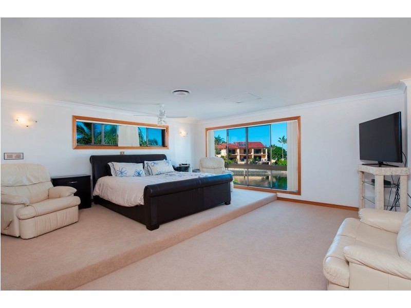 32 Daru Avenue, Runaway Bay QLD 4216