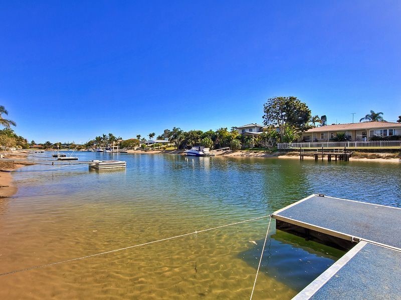 4 Rosemont Avenue, Broadbeach Waters QLD 4218