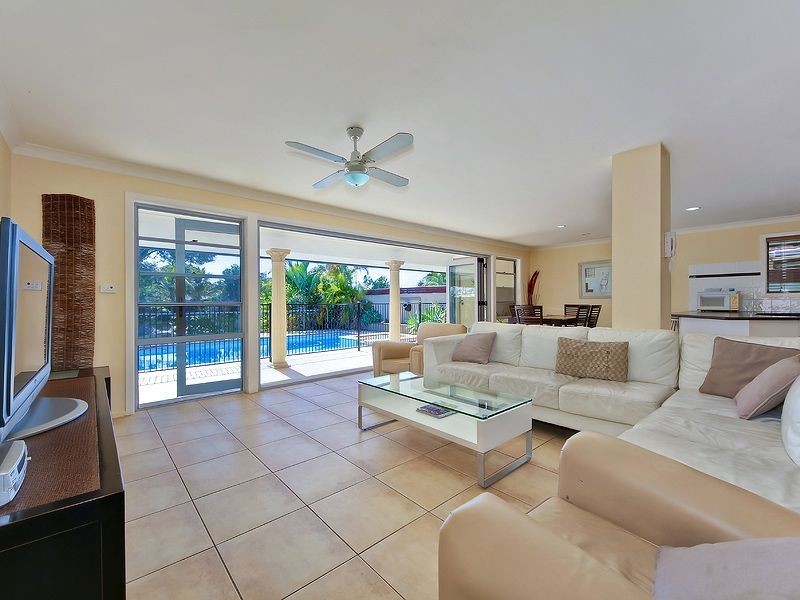 4 Rosemont Avenue, Broadbeach Waters QLD 4218
