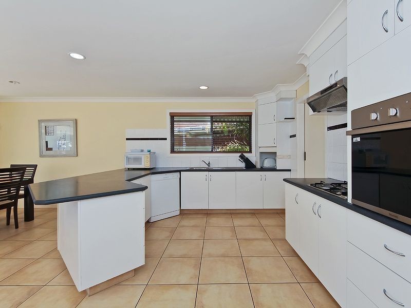 4 Rosemont Avenue, Broadbeach Waters QLD 4218