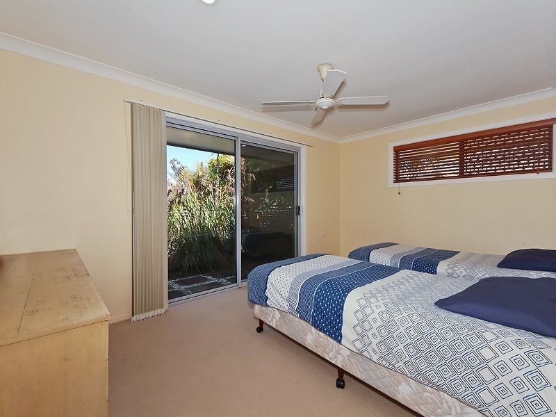 4 Rosemont Avenue, Broadbeach Waters QLD 4218