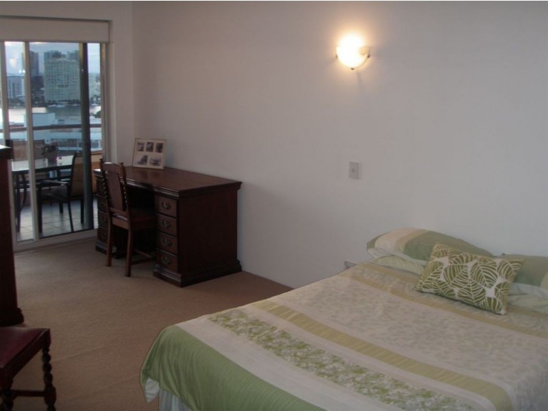 117/12 Commodore Drive, Paradise Waters QLD 4217