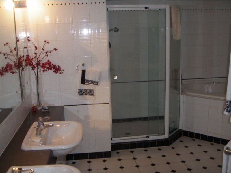 117/12 Commodore Drive, Paradise Waters QLD 4217