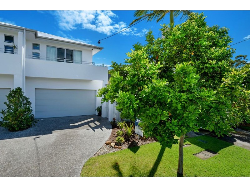 2/21 Eider Avenue, Paradise Point QLD 4216
