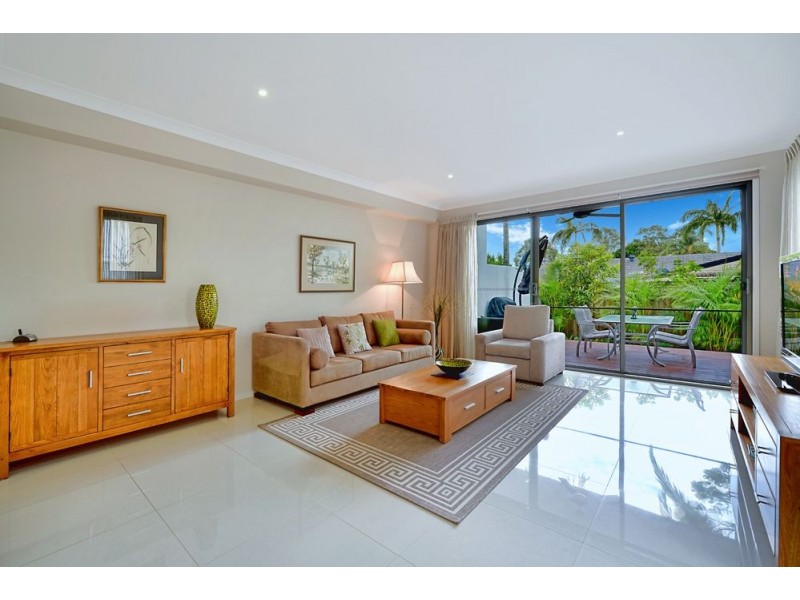 2/21 Eider Avenue, Paradise Point QLD 4216