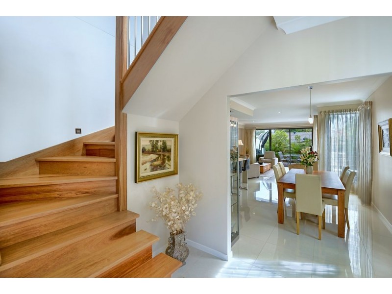2/21 Eider Avenue, Paradise Point QLD 4216
