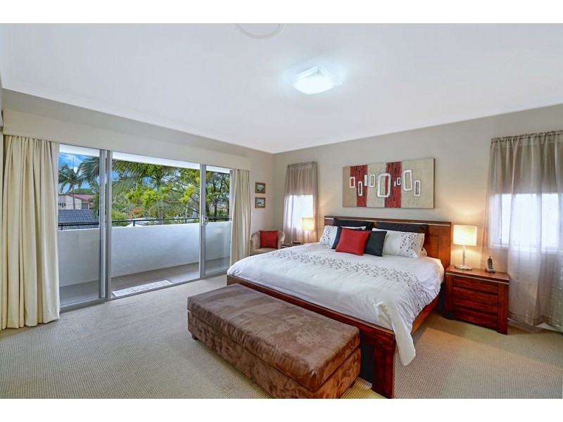 2/21 Eider Avenue, Paradise Point QLD 4216