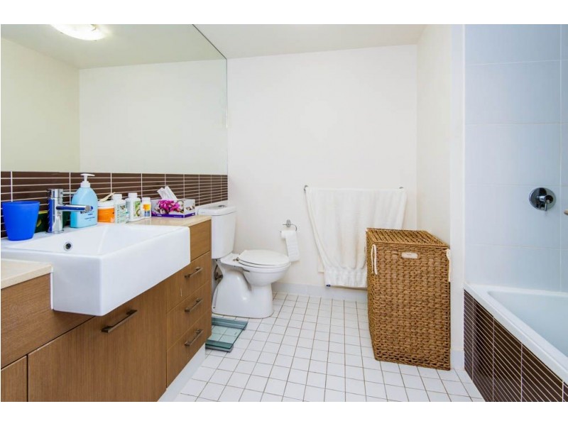 726/66 Sickle Avenue, Hope Island QLD 4212