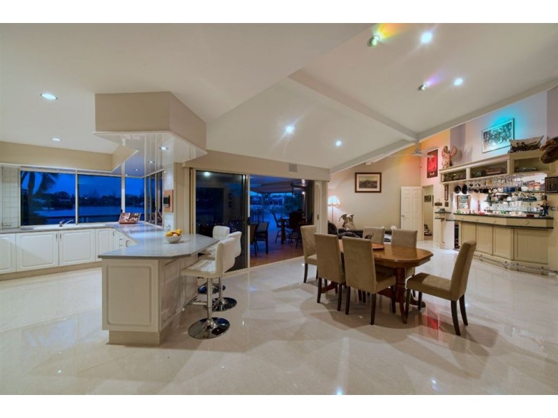 16 Yunga Court, Broadbeach Waters QLD 4218