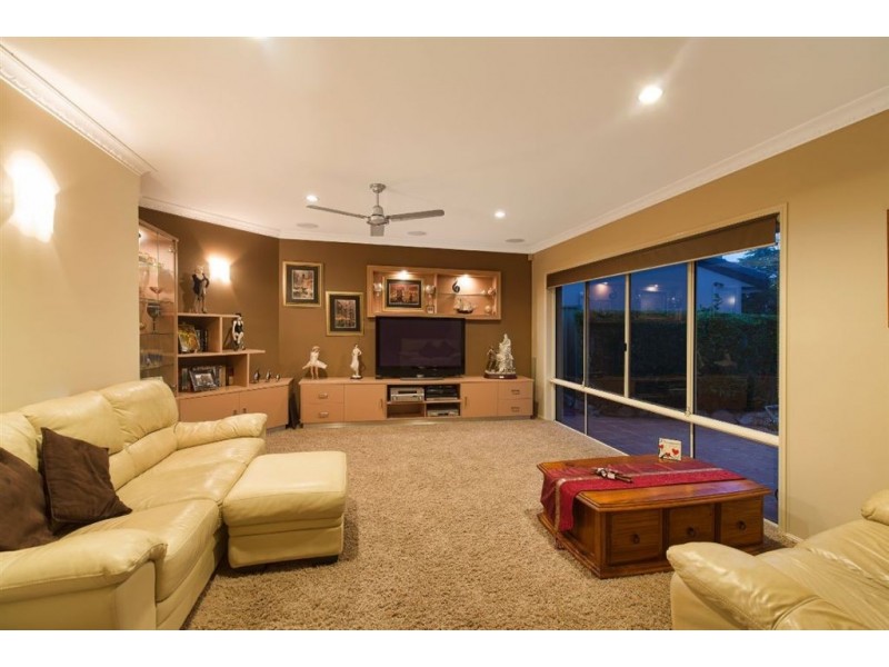 16 Yunga Court, Broadbeach Waters QLD 4218