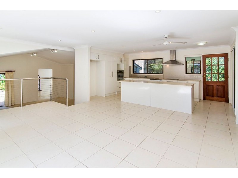 6 Evans Drive, Benowa QLD 4217