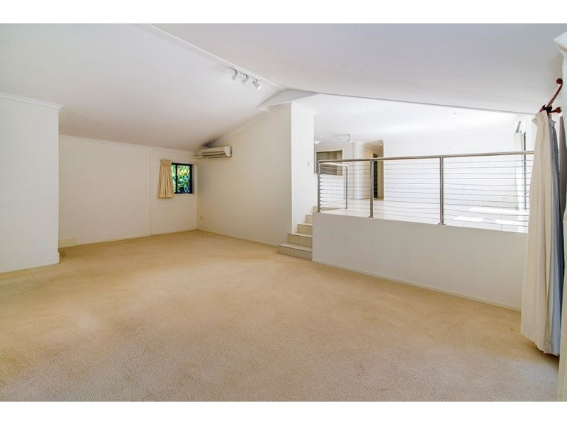 6 Evans Drive, Benowa QLD 4217