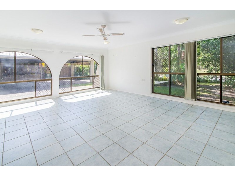 6 Evans Drive, Benowa QLD 4217