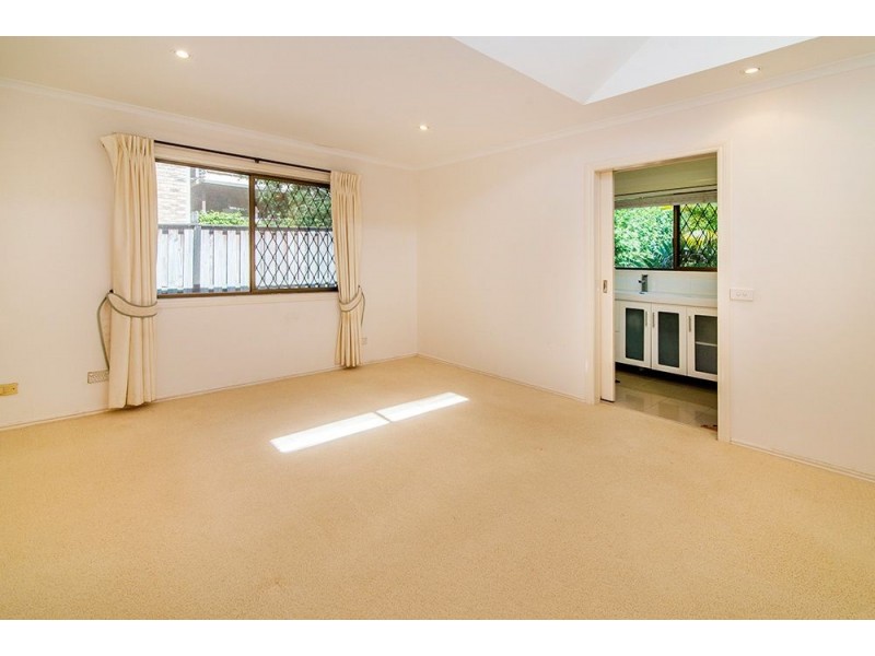 6 Evans Drive, Benowa QLD 4217