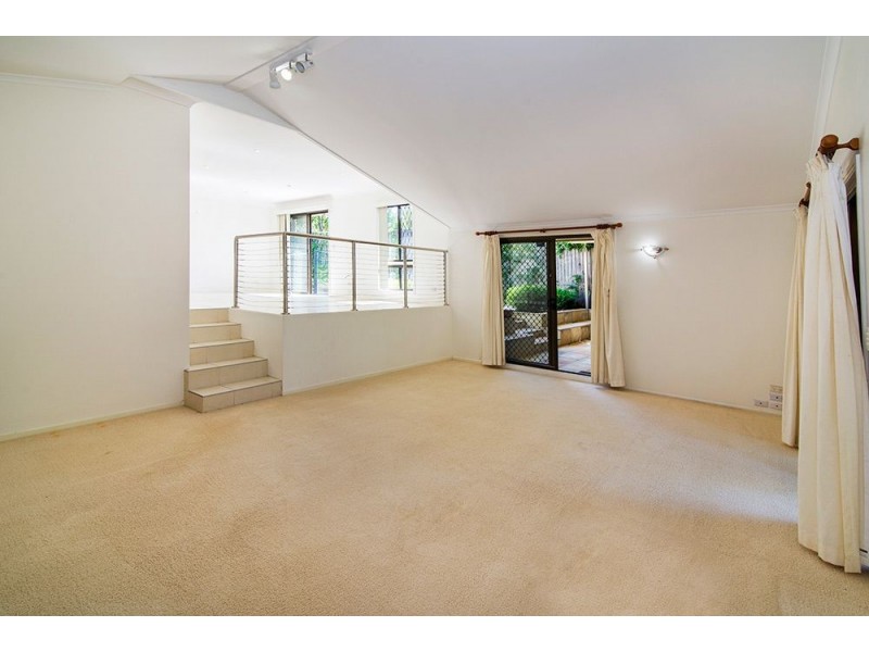 6 Evans Drive, Benowa QLD 4217