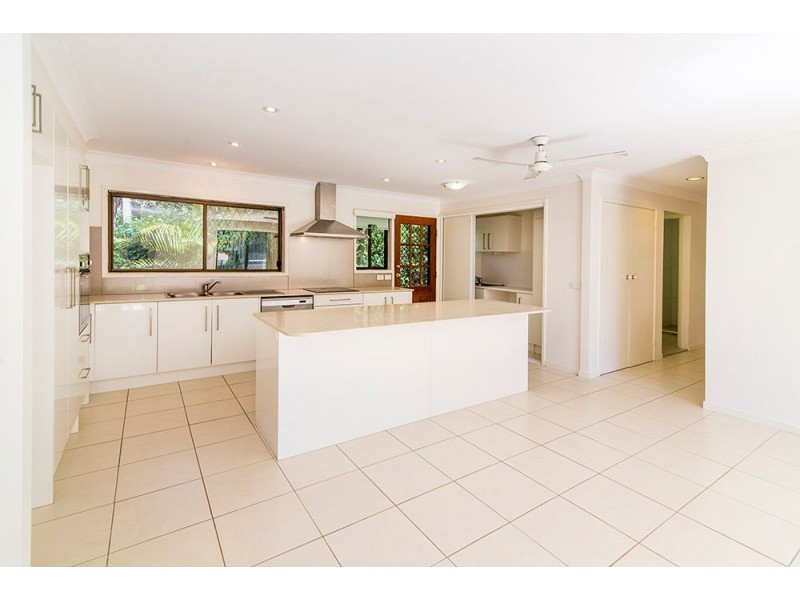 6 Evans Drive, Benowa QLD 4217