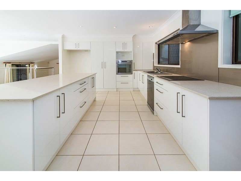 6 Evans Drive, Benowa QLD 4217