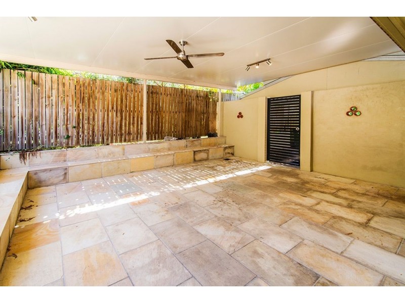 6 Evans Drive, Benowa QLD 4217