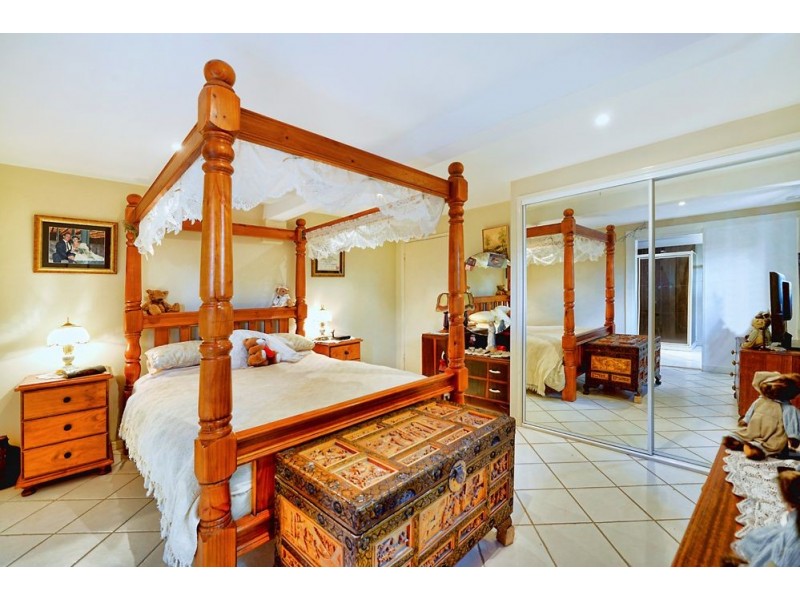 325 Ashmore Road, Benowa QLD 4217