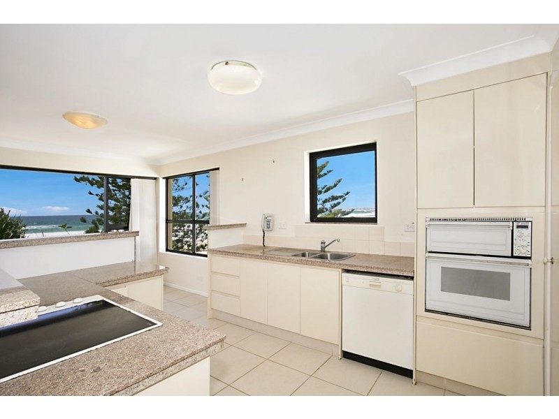 Villa 2/273 Jefferson Lane, Palm Beach QLD 4221