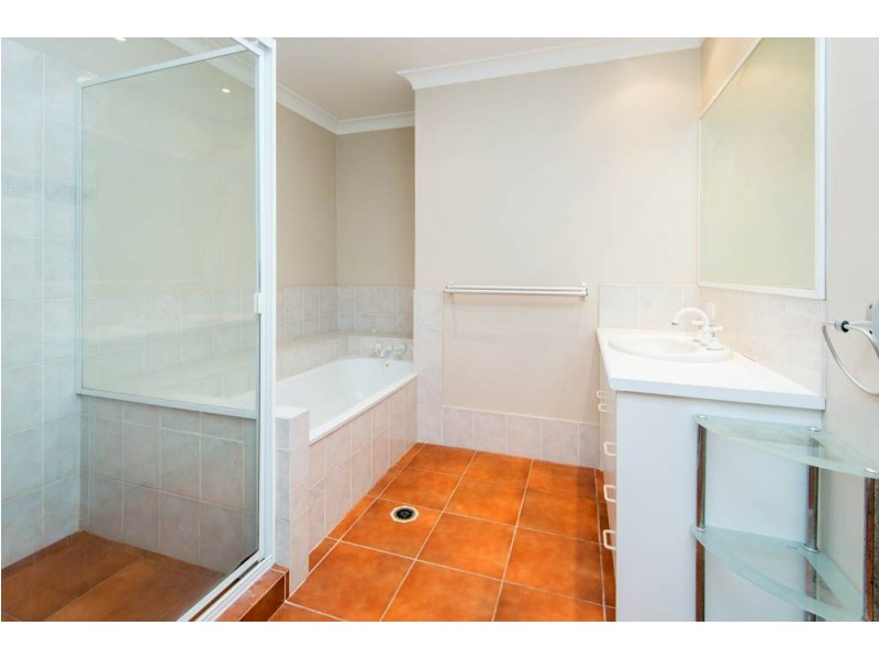 11 Kirdford Court, Arundel QLD 4214