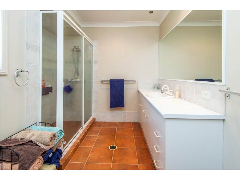 11 Kirdford Court, Arundel QLD 4214